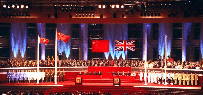 如果当年英国拒绝归还香港,而是跟我们打一仗