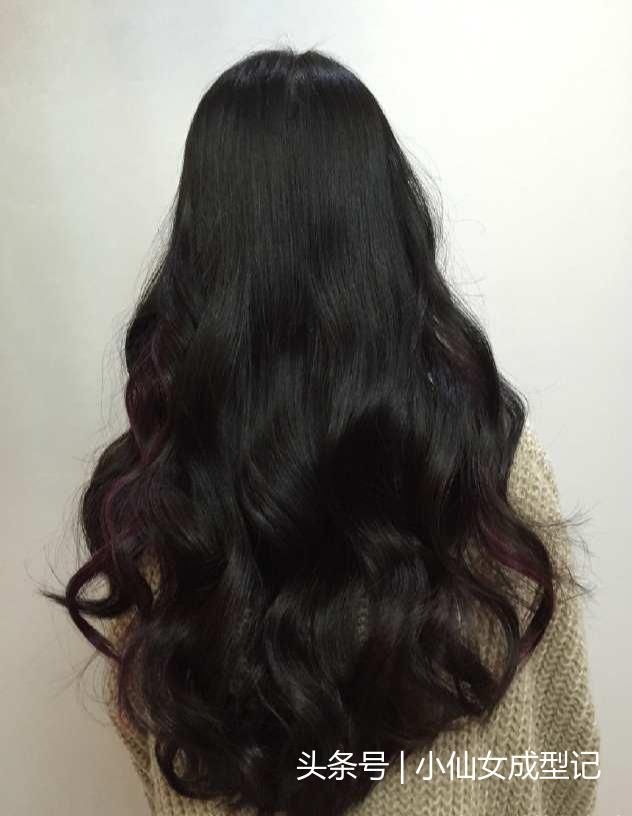 如何让小仙女们的烫发保持更久?下面就教一下烫发护理小技巧