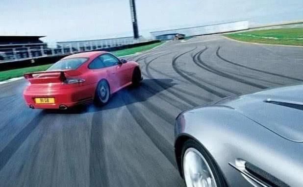  「车尾」“超车看车头，会车看车尾”是何意思？驾校教练：别说