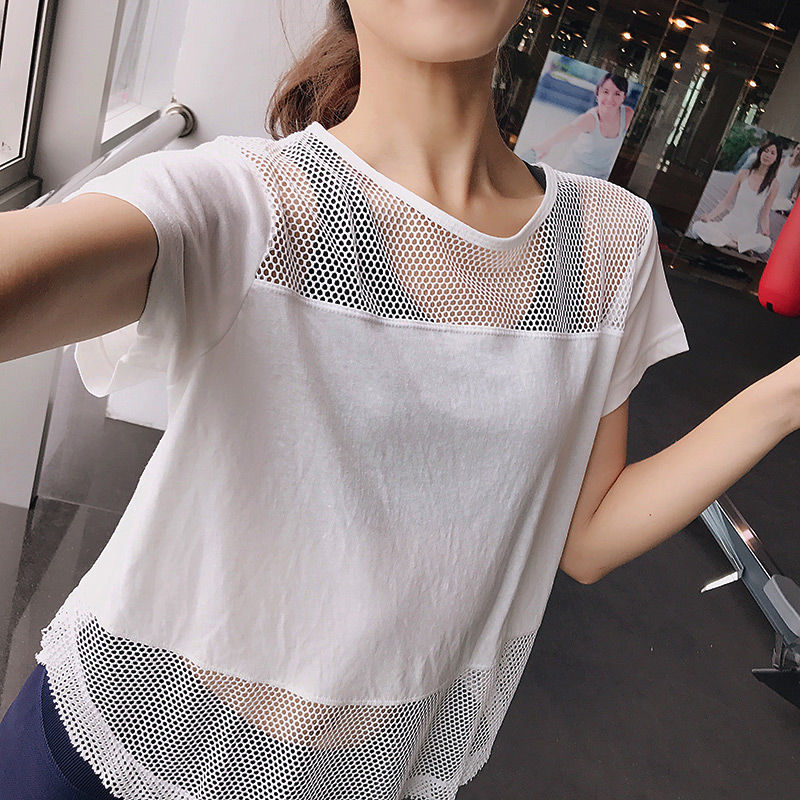 健身房女人美飞了，紧身裤+紧身衣，凸显S身材，可见多迷人