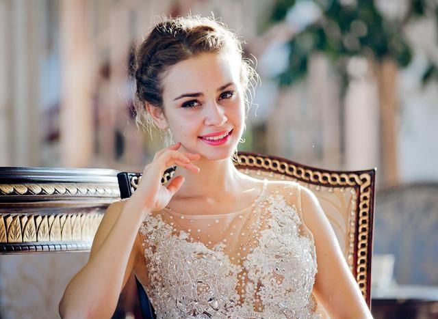 俄罗斯旅游半夜遇到俄罗斯美女敲门怎么办？网友：尽量不要开！