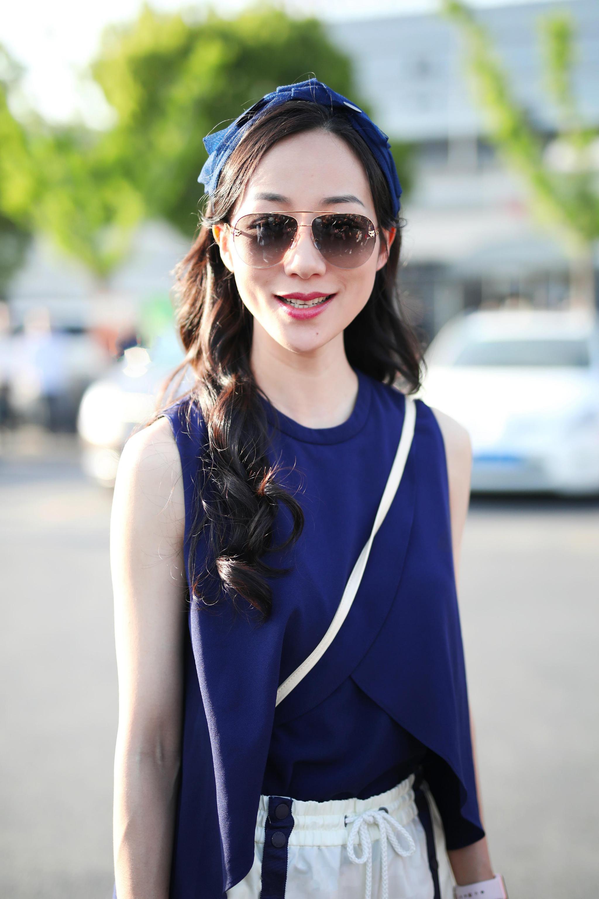 韩雪也跟风？阔脚运动裤都要加高开叉，网友：没有她的美腿不敢穿