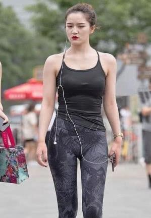 百搭又修身的时尚利器，打底裤让你的美无处可藏！