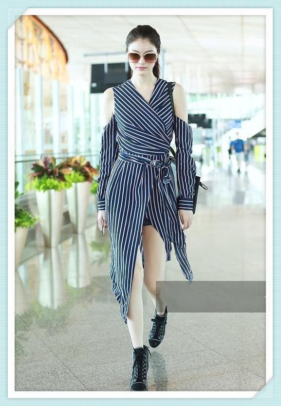 当何穗和韩雪同穿条纹裙，网友：终于见识到气质脸的最高级别！