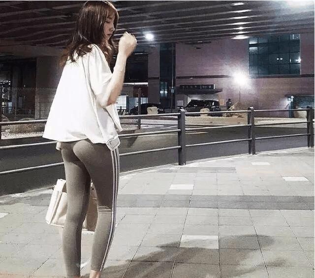 街拍：图一身材火辣，图五透视装，网友：真想都带回家！