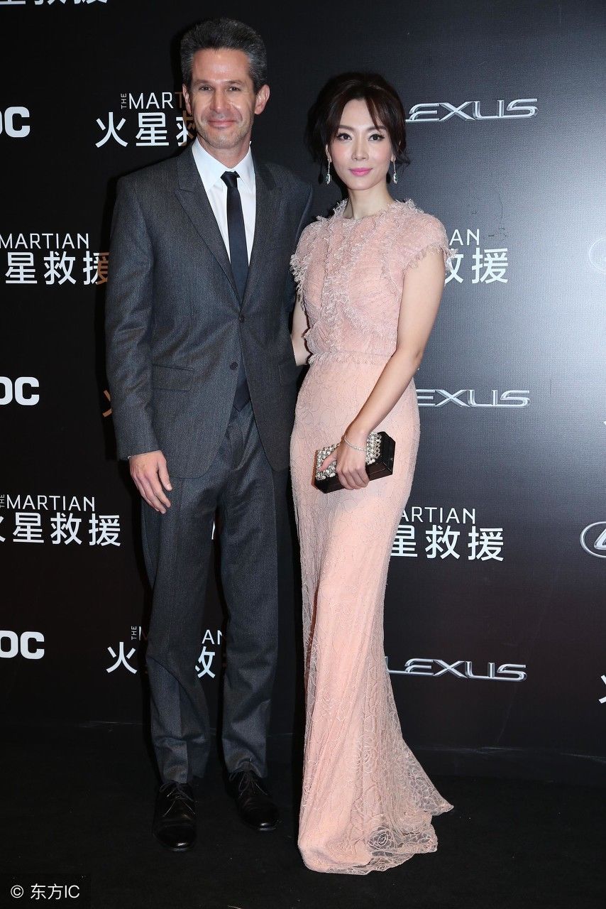 陈数粉色薄纱长裙，网友:确定是41岁?说20岁都有人信呢