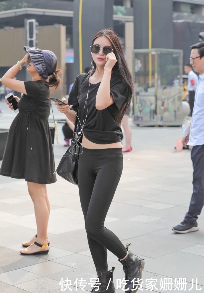 #紧身裤#长发女孩T恤搭配紧身裤, 时尚的穿搭, 尽显青春活力