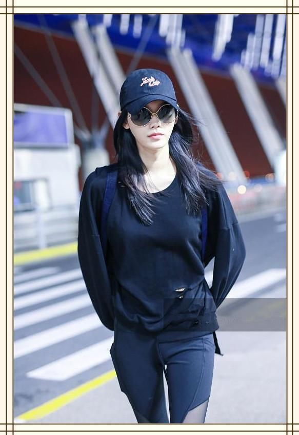 本以为奚梦瑶的露背装够大胆的了，但看到蔡依林，我顿时沉默了!