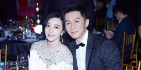 是真爱！李晨官方怒发传言辟谣微博没有删除，婚戒也还在
