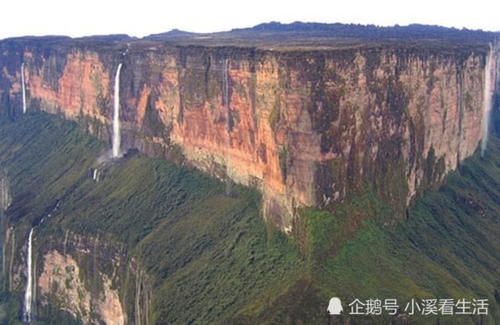 被称为“世界尽头”的山峰，拥有月球表面的地貌，山顶满是水晶！