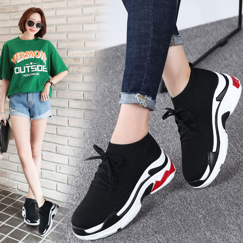 难怪媳妇不穿高跟鞋了，今年秋天流行穿“袜子鞋”，舒适更显嫩