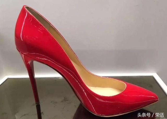 这种高跟鞋的高度最好不要穿，否则会丑死在大街上的