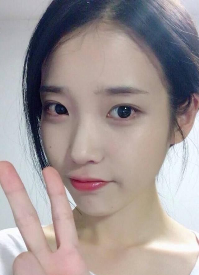 长相干净的女生,一般有这几个特征,即使五官很