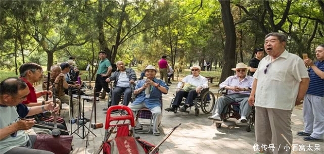 人社部通知：“退休中人”养老金重新计发，退休老人口袋鼓起来了