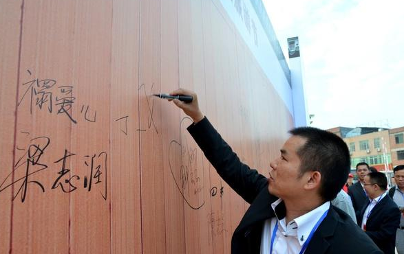  「我国」奇怪了我国这个姓氏没有列入百家姓，但人口却达700万