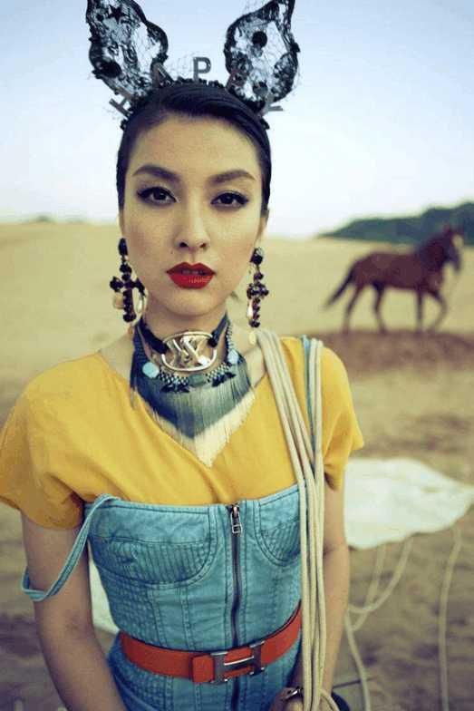 吴昕又上热搜榜第一名,因为暗藏一箱子口红,曝