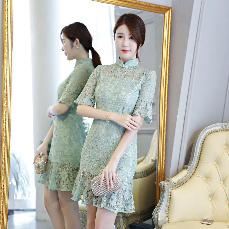 老婆穿这身旗袍去日本出差，把和服都给比下去，外国佬纷纷求合影