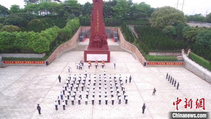  『张恒』广西烈士陵园祭扫英雄烈士 烈属远程参与