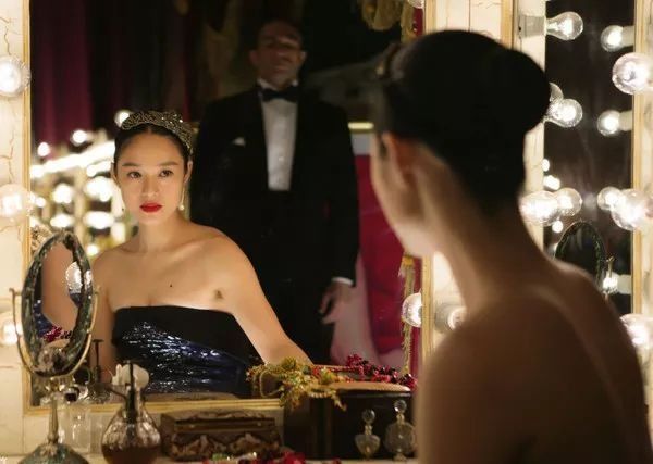 干货| 送周韵上热搜的一字肩天鹅颈，学会这5个动作你也能拥有