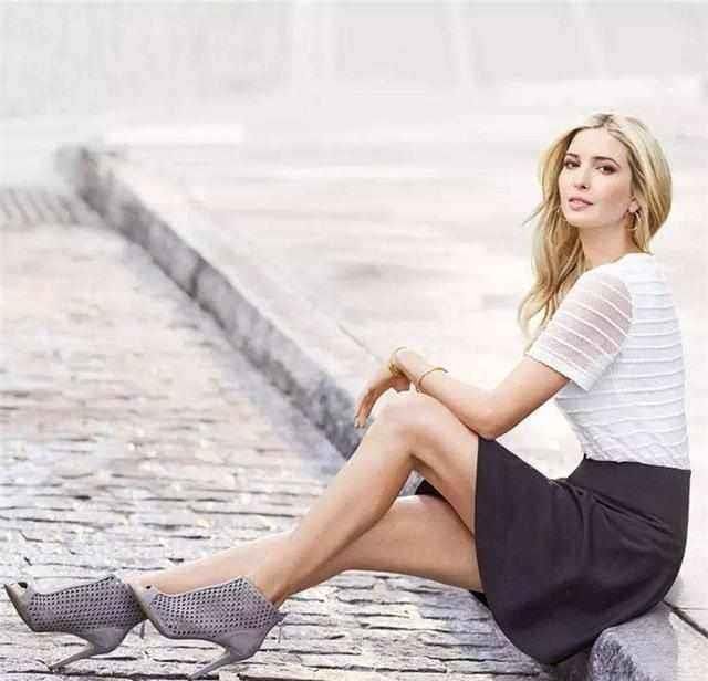 37岁的伊万卡：模特身材极为性感，最后一张被丈夫搂着很幸福！