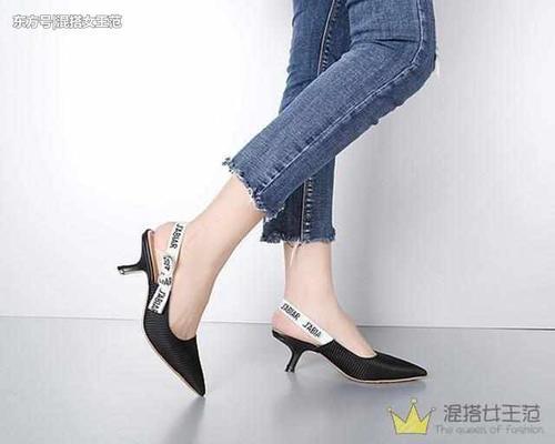 夏季凉鞋露出脚面才性感, 女人味十足的高跟凉鞋优雅又时髦