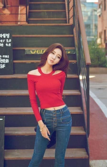  形容■街拍美女：活泼开朗的小姐姐，用美若天仙形容不为过