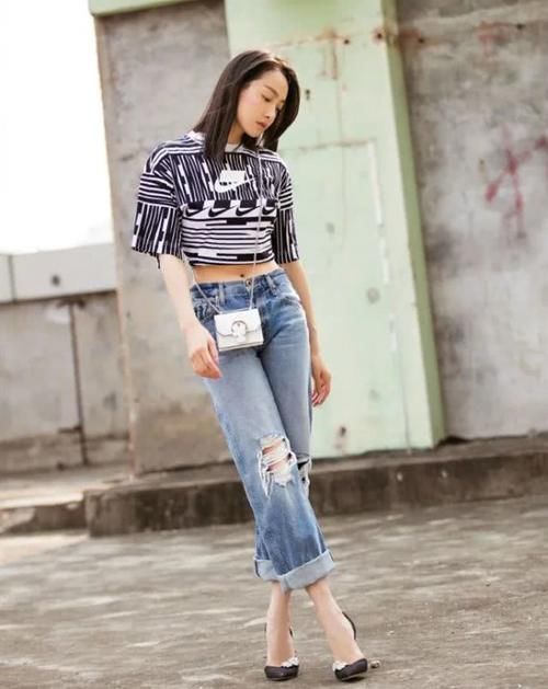  『蝴蝶结』宋茜秀小蛮腰的方式真特别！两个蝴蝶结拼成泡泡袖上衣，高贵撩人