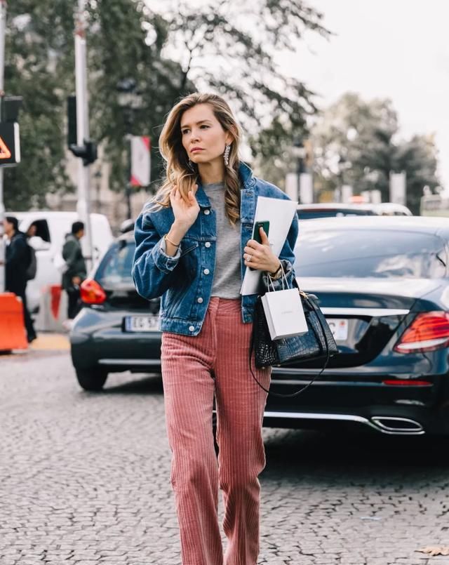  『打造』运用经典色打造时髦造型!早春实用穿搭指南,你最pick哪一套