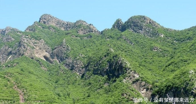 北京门头沟崇山峻岭里，隐藏着被称为小“布达拉宫”的美丽古村落