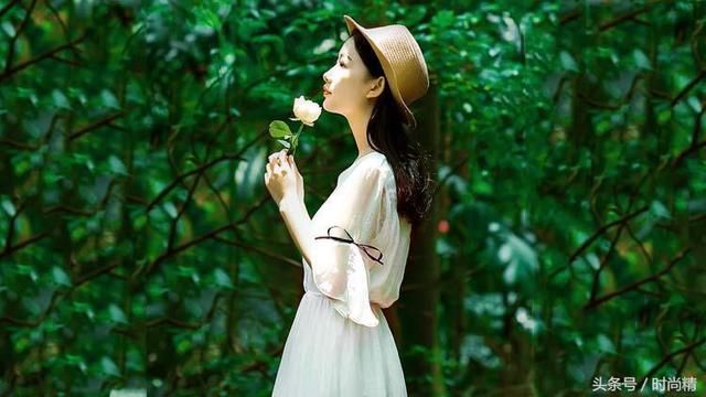 淡雅清新的连衣裙，今夏美到让人挪不开眼睛