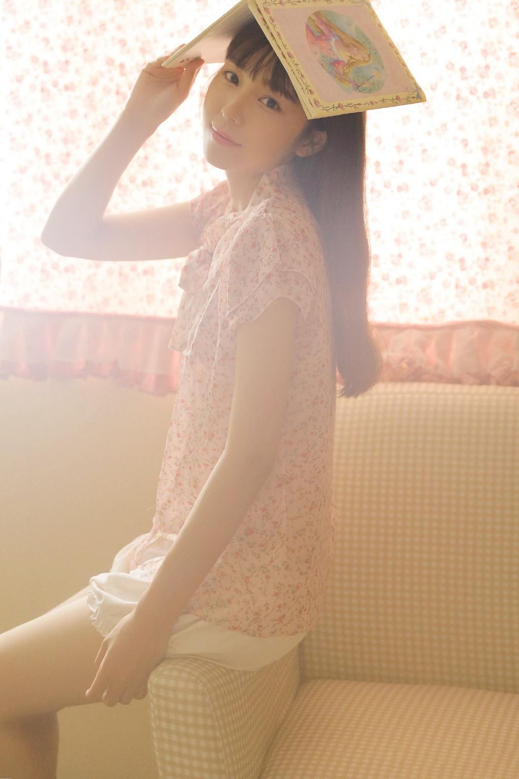 白皙长腿美女性感诱人私房照图片