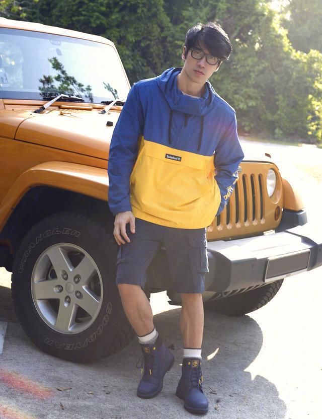 身穿灰色衣的陈传多，年纪虽老，但看样子却像刚刚出来的青年