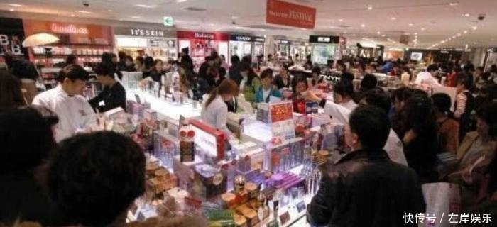 中国游客刚在韩国大出血, 回国机场就被罚3万, 网友: 大快人心