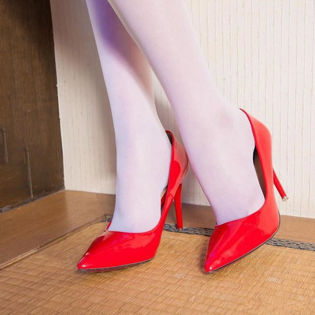 『女人』细跟高跟鞋让女人变得优雅高贵,瞬间充满自信