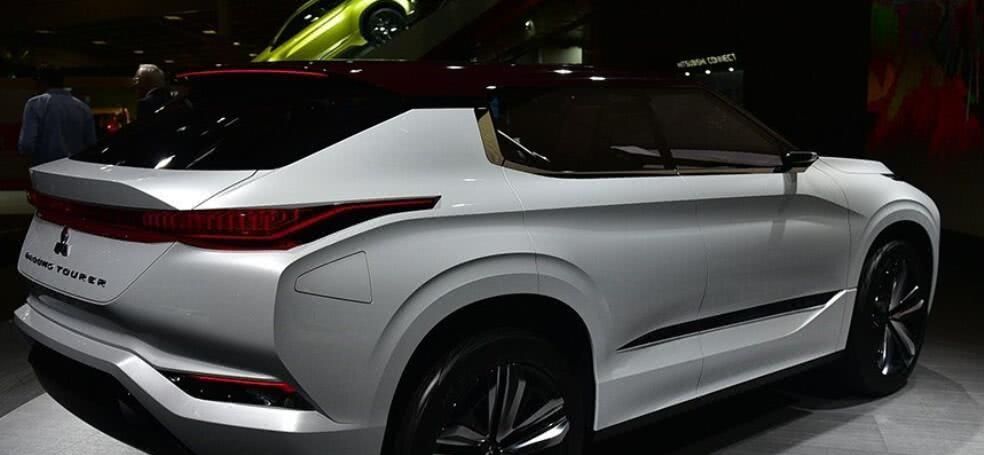  【进口】三菱再添一员“猛将”！配顶尖四驱油耗1.6L，纯进口比路虎帅10倍