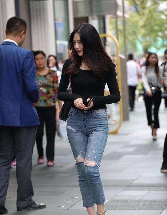 【精致】牛仔裤更显朝气的格调,唯美精致让你更有魅力