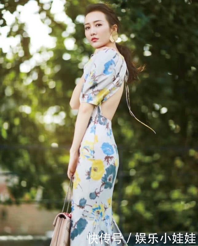 同样是穿露背裙，娜扎性感，赵丽颖甜美，网友：这次吴昕赢了