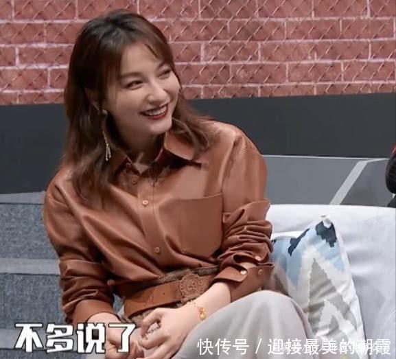  #女人#女人长期戴丝巾有什么好处很多人只觉得好看，别想歪这才是实情