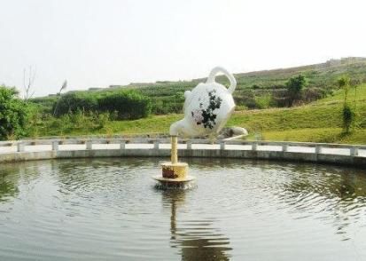 为什么水壶会悬在空中?秘密很简单,只要把水关了就啥都明白了