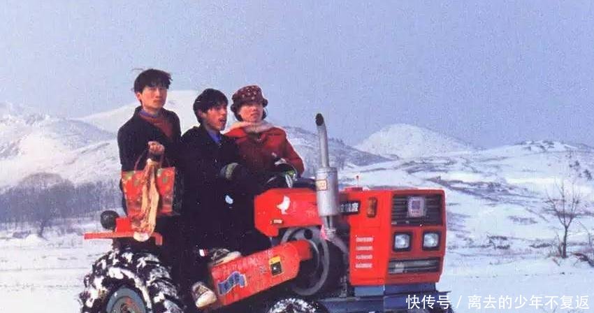 啥是过年一组80年代农村过年的老照片，泛黄的印记，满满的年味