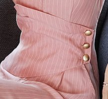 小个子女人别总穿连衣裙，太土，今秋流行这样穿，高挑洋气又显嫩