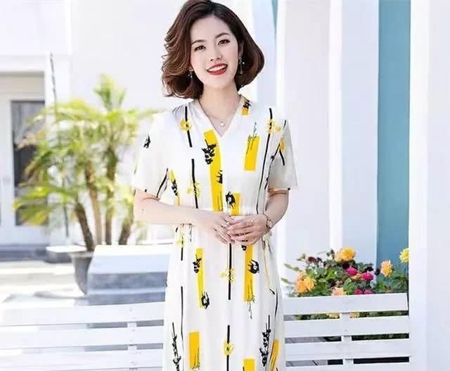  『女人』建议四十岁女人，早秋就穿这几款裙装，趁年轻赶紧美起来