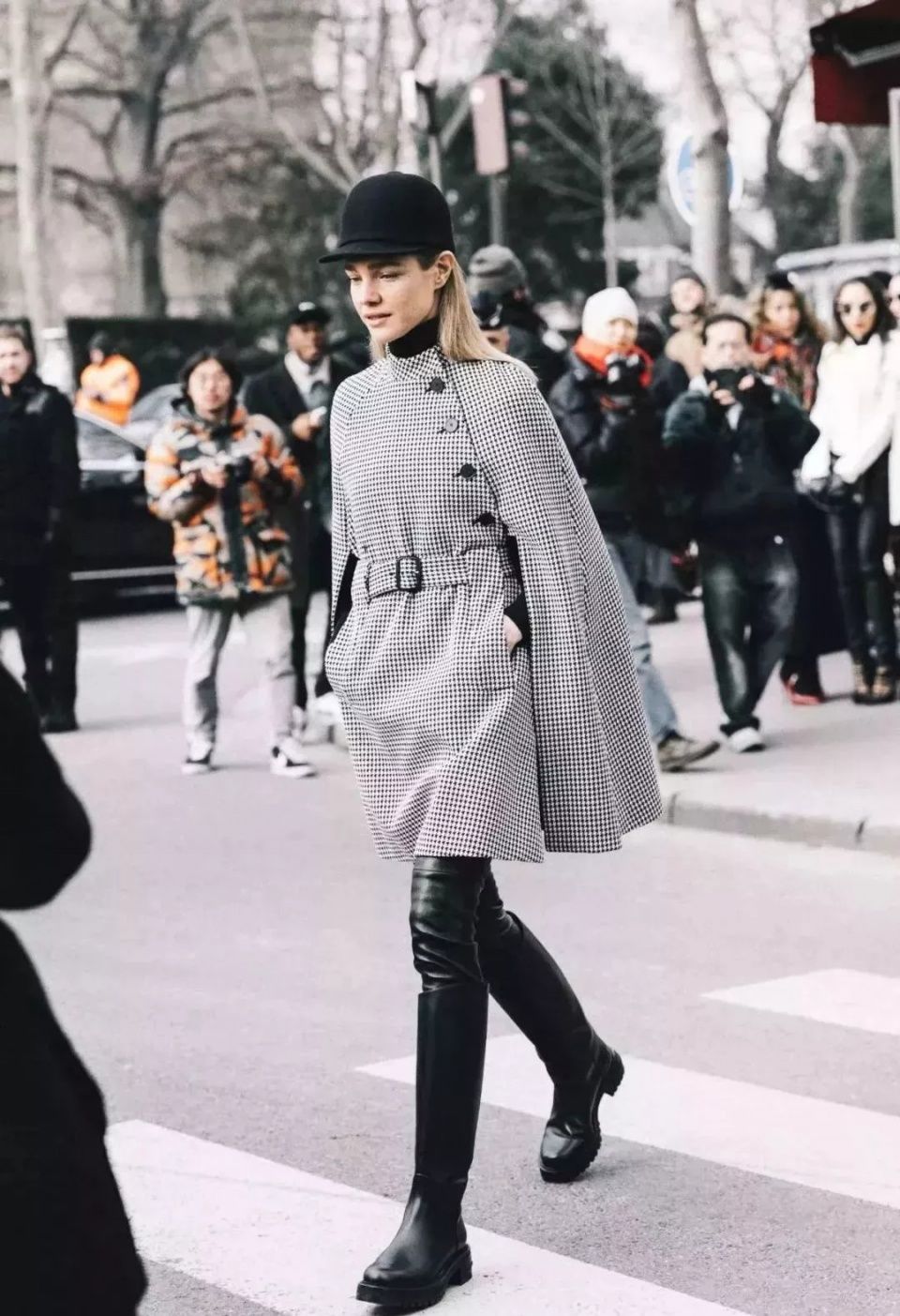 入秋这两个颜色穿在一起=很贵!