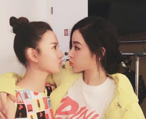 宋祖儿与张天爱两人美女一同出台,差距立马出来了!