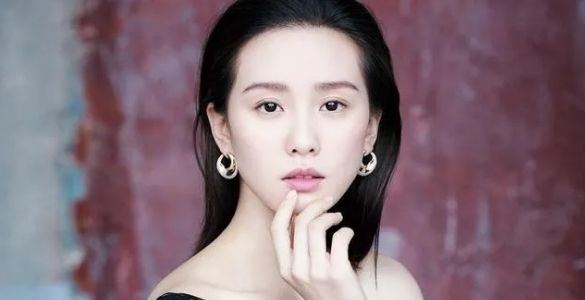  #众人#刘诗诗“黑长直”示众，惊艳众人，谈婚后感情生活