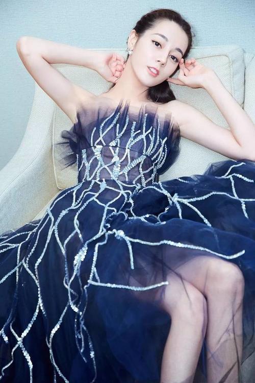 迪丽热巴又换新发型了？美的让人窒息！