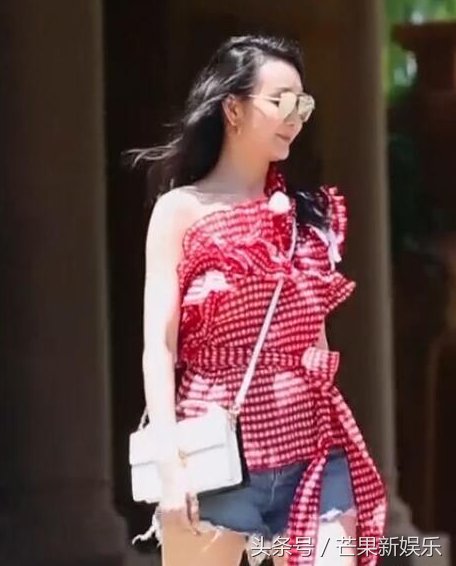 8千块的“桌布”，王鸥张天爱争着抢着穿!网友:白给我都不要!