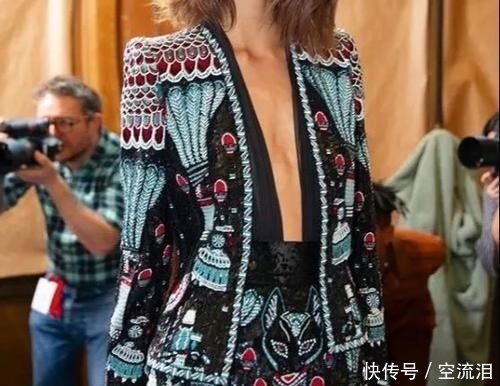 『扑来』窝在家即使穿着睡衣,隔着屏幕也能感受到时尚扑来的气息!