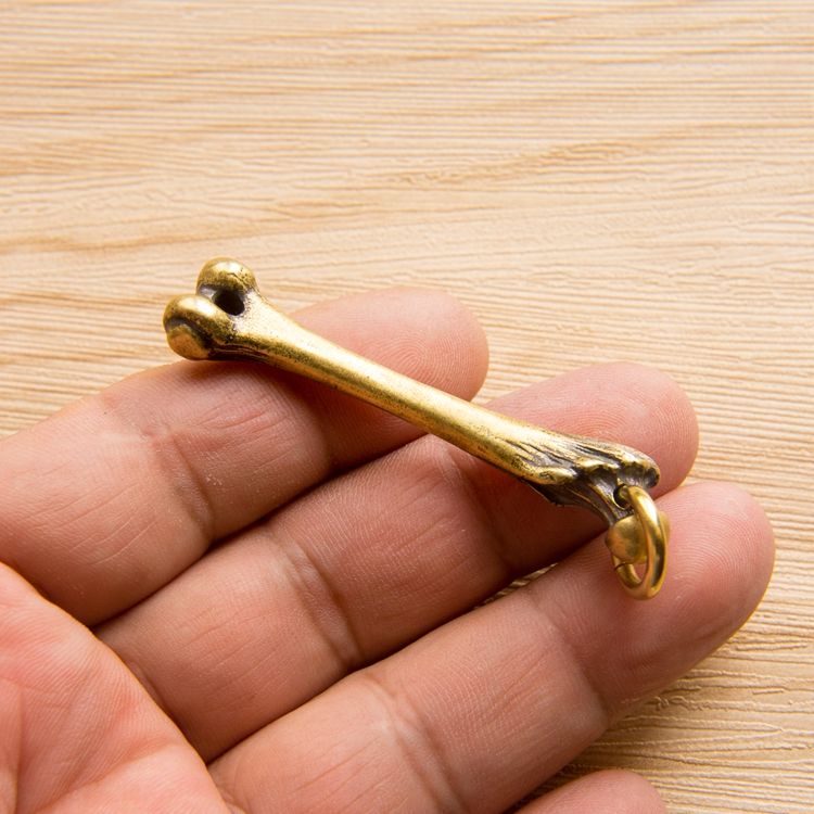 老公说:少抽两盒中华烟，也要买下这黄铜小物，看上去帅的不得了