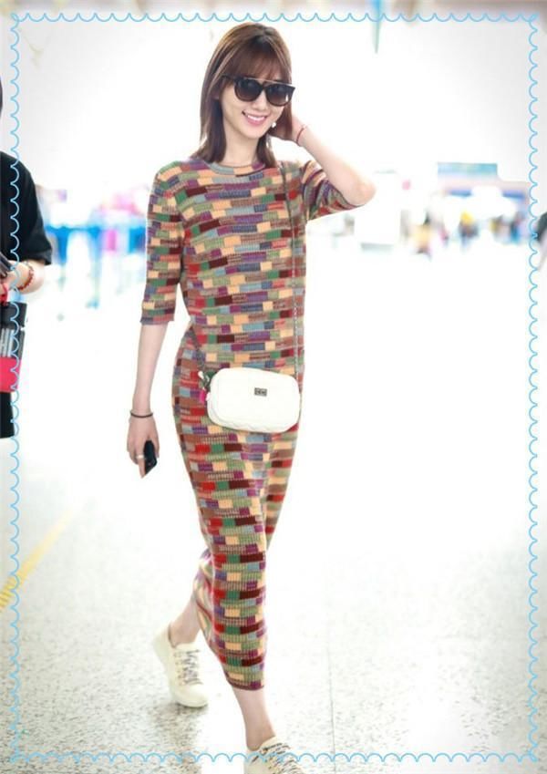 当白百何与毛晓彤同穿针织格纹裙，才知道保守和豪放差距有多么大